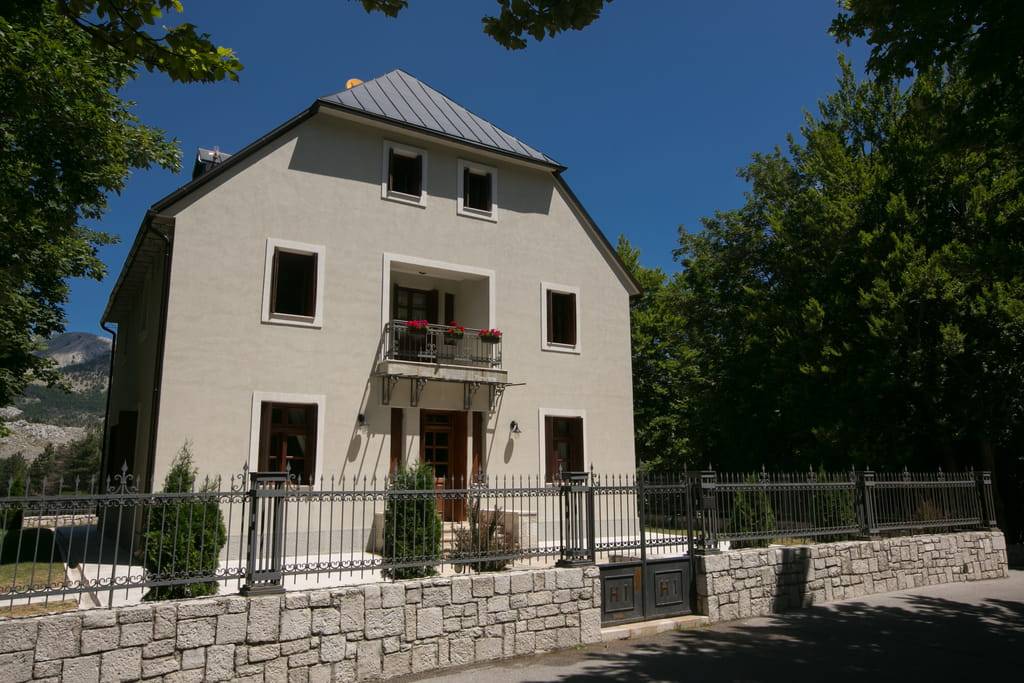 Letnjikovac Palac